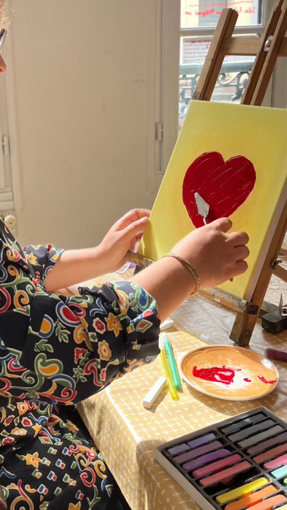 Oeuvre sur l'amour créé par l'une des participantes de l'atelier Bulle créative du sept 2025