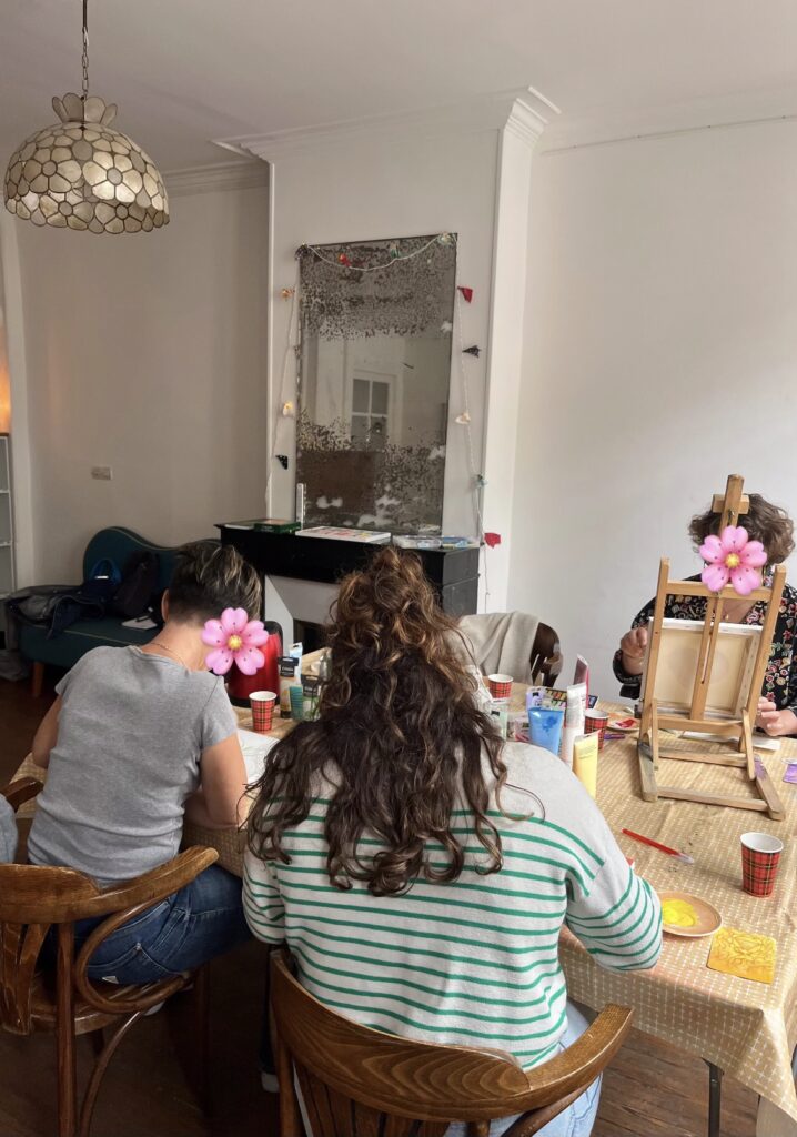 Photo de groupe issue de l'atelier créatif art thérapie Bulle créative